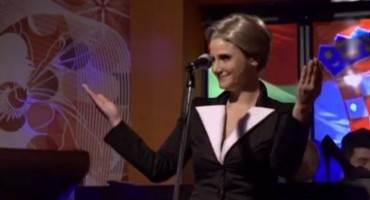 'Zoki znam da ti je 'smoki',al daj budi muško i nazovi'