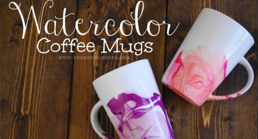 Izradite svoju unikatnu šalicu uz pomoć vode i laka za nokte!