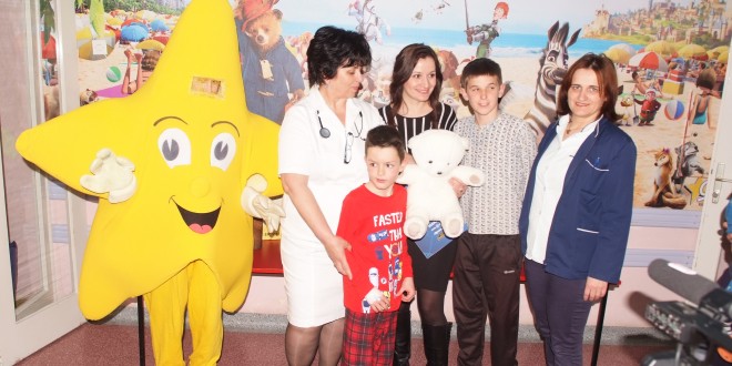 Cinestar Mostar dječjem odjelu darovao pametnog medu koji mjeri puls i temperaturu