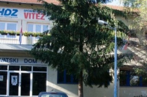 Skandalozno: Policija u Vitezu skidala hrvatske zastave