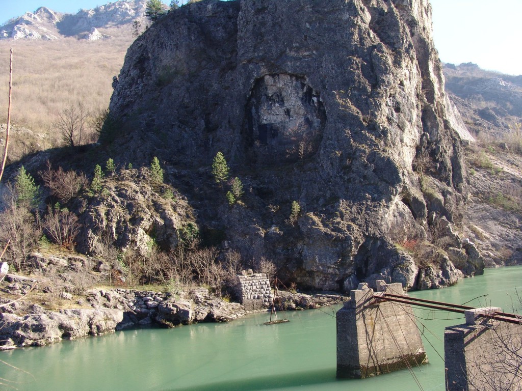 Priče iz Hercegovine: Tajna spomen-ploča i zaboravljeni most