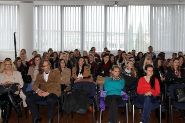 Studenti ekonomije iz devet europskih zemalja boravili u studijskomu posjetu Aluminiju