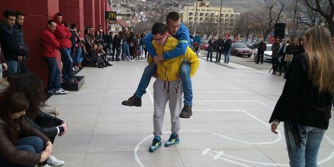 Na platou ispred Mepas Mall-a upriličeno ugodno druženje srednjoškolaca HNŽ-a uz zabavne igre