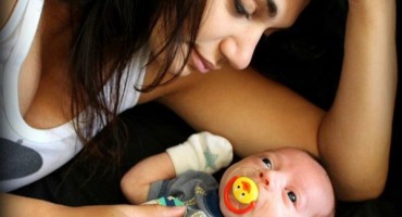 Traži oca djeteta preko Fejsa i poručuje mu: Samo mi se javi!