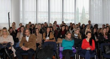 Studenti ekonomije iz devet europskih zemalja boravili u studijskomu posjetu Aluminiju