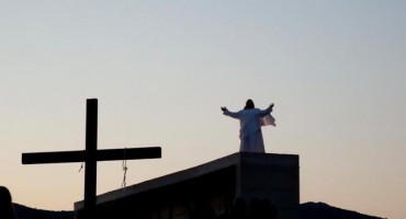 Mladi Neuma uprizoruju Pasiju