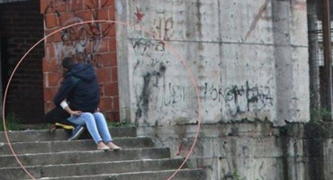 Fotografija  zaljubljenog para iz Bihaća hit u regiji