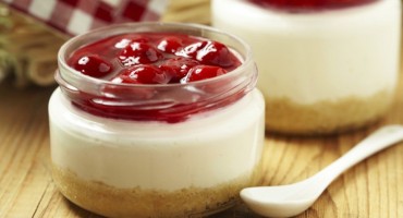 Brzi cheesecake u čaši: Lagani recept bez miksera i pećnice