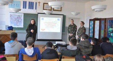 Djelatnici EUFOR-a održali predavanje učenicima Osnovne škole Čerin 