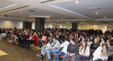 Mostar: Predstavljena knjiga fra Dade Milasa Hijene ga nisu dirale