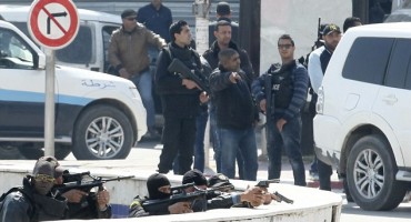 U Tunisu u napadu terorista na muzej ubijeno 22 turista