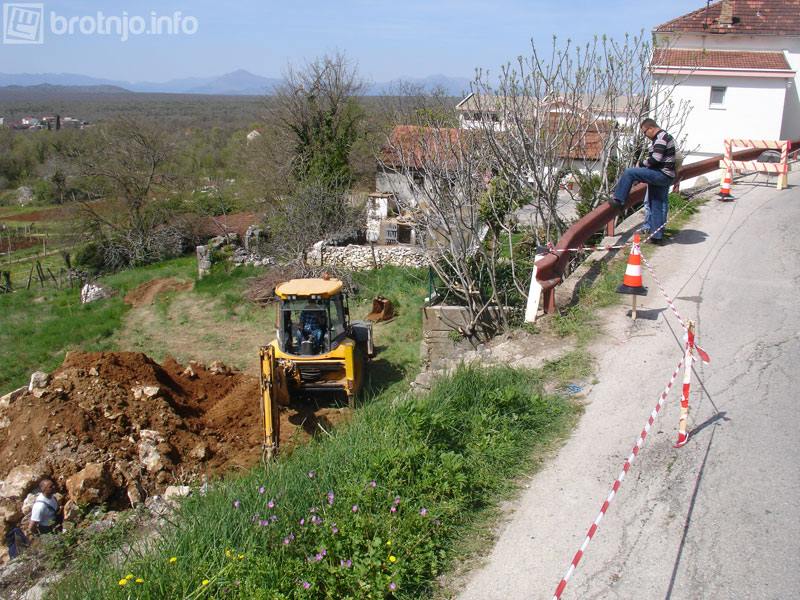 Počela sanacija ulegnuća na regionalnoj cesti u Donjem Malom Ograđeniku