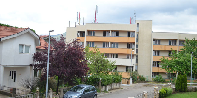Potpisivanje peticije radi postavljenih repetitora na Studentskom domu u Mostaru, mještani imaju stalne glavobolje i poremećaj s