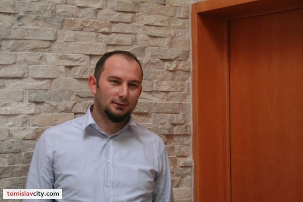 Duvnjaci izrađuju liturgijsko posuđe, oltar i ambon za pohod pape Franje BiH!