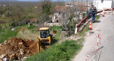 Počela sanacija ulegnuća na regionalnoj cesti u Donjem Malom Ograđeniku 
