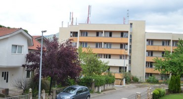 Potpisivanje peticije radi postavljenih repetitora na Studentskom domu u Mostaru, mještani imaju stalne glavobolje i poremećaj s