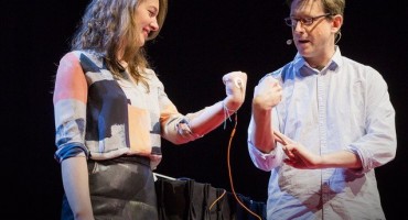 Nije šala, nije trik: Vaš mozak može kontrolirati tuđu ruku