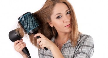 5 velikih grešaka koje radimo kod sušenja kose fenom