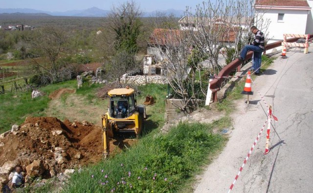 Počela sanacija ulegnuća na regionalnoj cesti u Donjem Malom Ograđeniku 