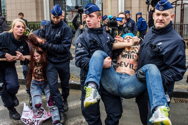 Gologrude pripadnice Femena prekinule govor Marine Le Pen