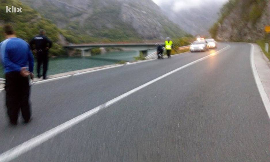Jablanica: Policija sumnja da je automobil sletio u Neretvu