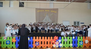 Održana priredba za Majčin dan u vrtiću Sv. Mala Terezija 