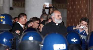 Pater Ike Mandurić:Policija je nasilno lovila branitelje kao plijen, činili su to s nelagodom, po zapovjedi