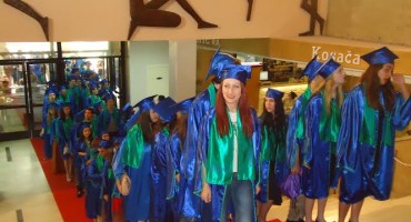 Mostar: Svečana dodjela diploma maturantima Koledža ujedinjenog svijeta 