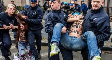 Gologrude pripadnice Femena prekinule govor Marine Le Pen