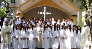 Mostarski biskup msgr. dr. Ratko Perić krizmao 58 mladića i djevojaka iz župe Čerin 