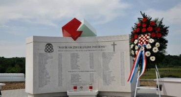 Krehin Gradac: Blagoslovljen spomenik poginulim braniteljima 