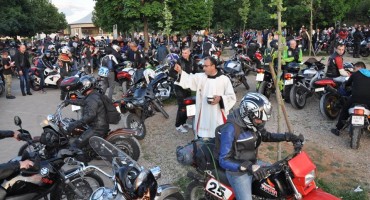 Međugorje: Fra Marinko Šakota blagoslovio sudionike VI. Moto-hodočašća 