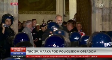 Branitelji u crkvi sv. Marka, svećenici između policije i branitelja, Trg svetog Marka zatvoren