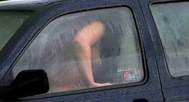 Tri žene otele muškarca u crnom BMW-u i potom ga višekratno silovale