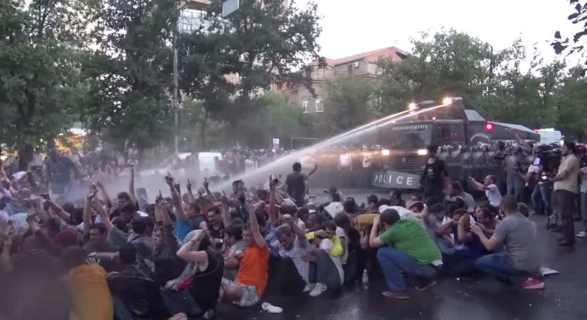 Izbili žestoki sukobi između policije i prosvjednika u glavnom gradu Armenije
