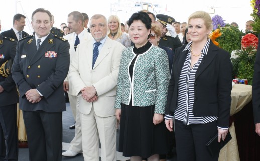 Predsjednica posjetila kineski ratni brod u Splitu, a Mesić 'slučajno' među uzvanicima