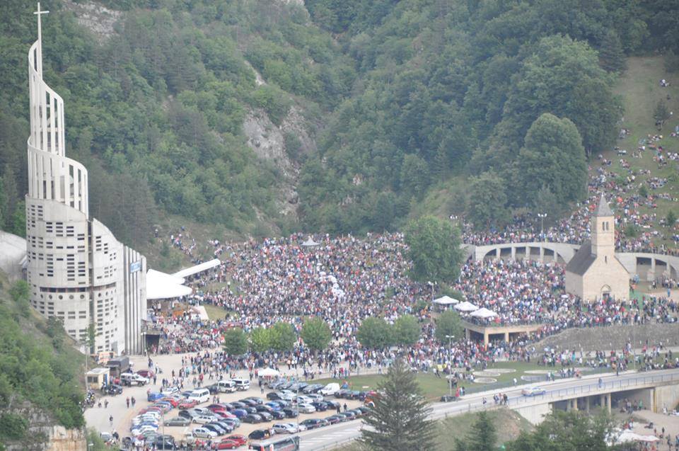Tisuće molitvi za zdravlje i sreću
