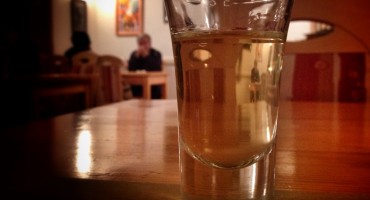 Više od polovice Hrvata pije ‘žestice’, najpopularniji likeri i rakija