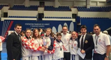 Europske prvakinje na Broćanskom trgu dočekane uz pjesmu i veselje