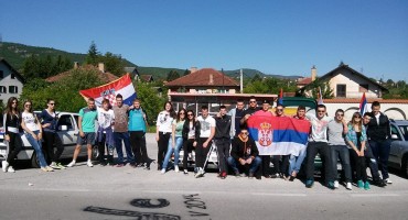 Jedinstvena proslava mature na drvarski način - uz molitvu u pravoslavnoj i katoličkoj crkvi