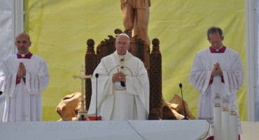 Papa Franjo: Pogrešno je i neistinito poistovjetiti islam s nasiljem