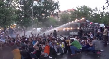 Izbili žestoki sukobi između policije i prosvjednika u glavnom gradu Armenije 