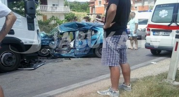 Knešpolje: U teškoj prometnoj nesreći smrtno stradala jedna osoba