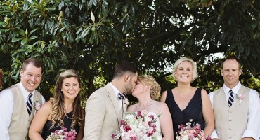 Mala djeveruša 'ukrala' majci mladenki trenutak na fotografiji