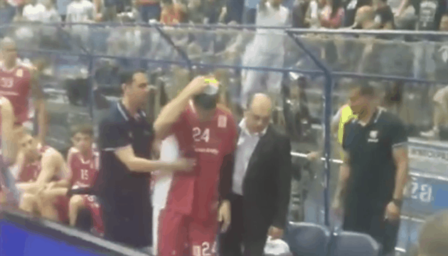 Opet kaos na utakmici Zvezde i Partizana; igrača pogodili stolicom