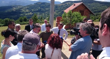 Predsjednik Borut Pahor krečio dom povratničkoj obitelji u Srebrenici 