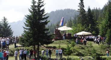 Izaslanstvo HDZ-a BiH na obljetnici stradanja hrvatskih branitelja i civila na Stipića livadi