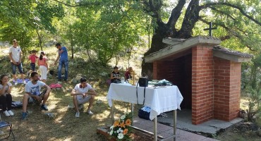 Kočerin, Sveta misa, fra Mario Knezović