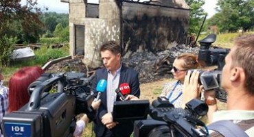 Veleposlanik RH van Del Vechio posjetio obitelj Antunović kojima je zapaljena štala