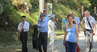 Ravno, japan, suradnja